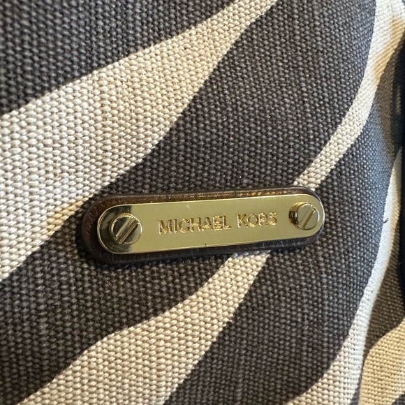 Michael Kors animal print zippered top tote - Picture 9 of 16